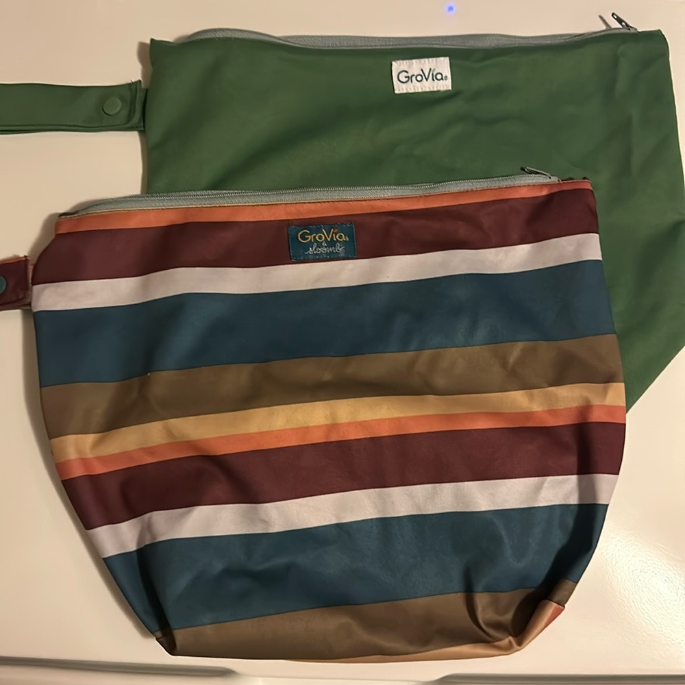 Lot of 2 Grovia bags